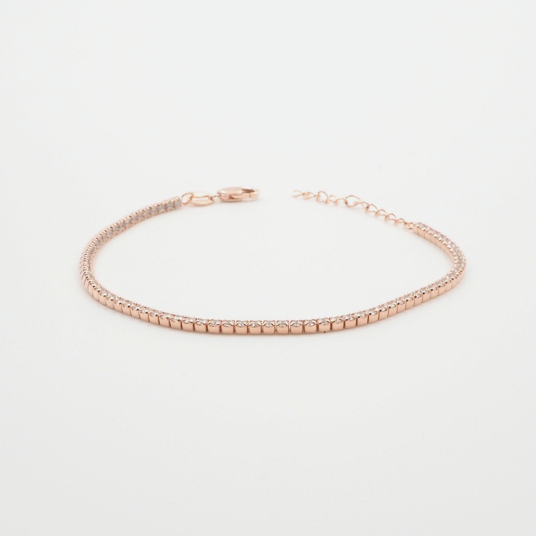 Silber Armbaender fuer Damen jetzt kaufen in unserem Onlineshop oder vor Ort in unserer Filiale in Basel